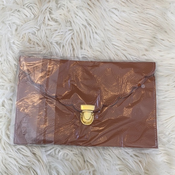 NWT Camel tan Crossbody Clutch scalloped gold hardware envelope purse handbag - Picture 4 of 16